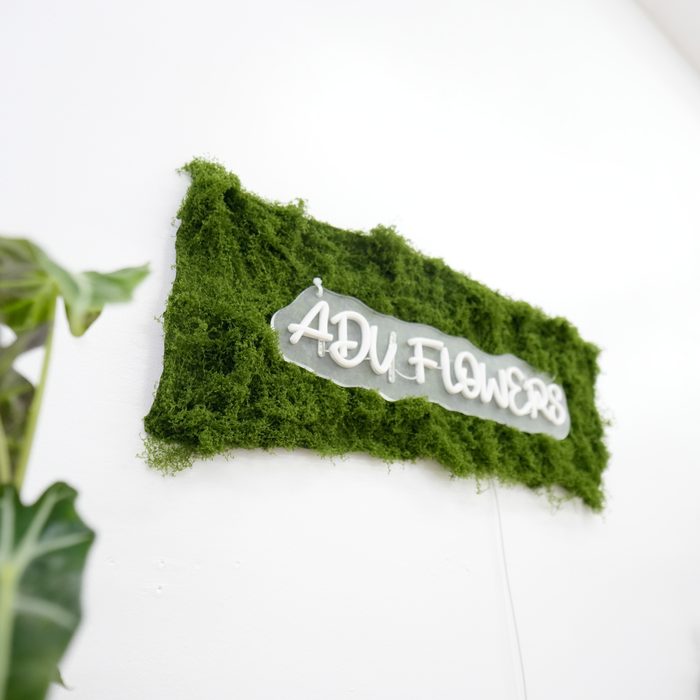 Adu Flowers moss sign detail